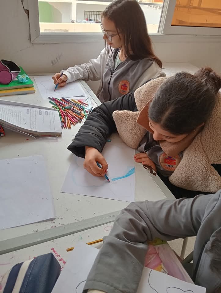 تلميذات في نشاط داخل القسم